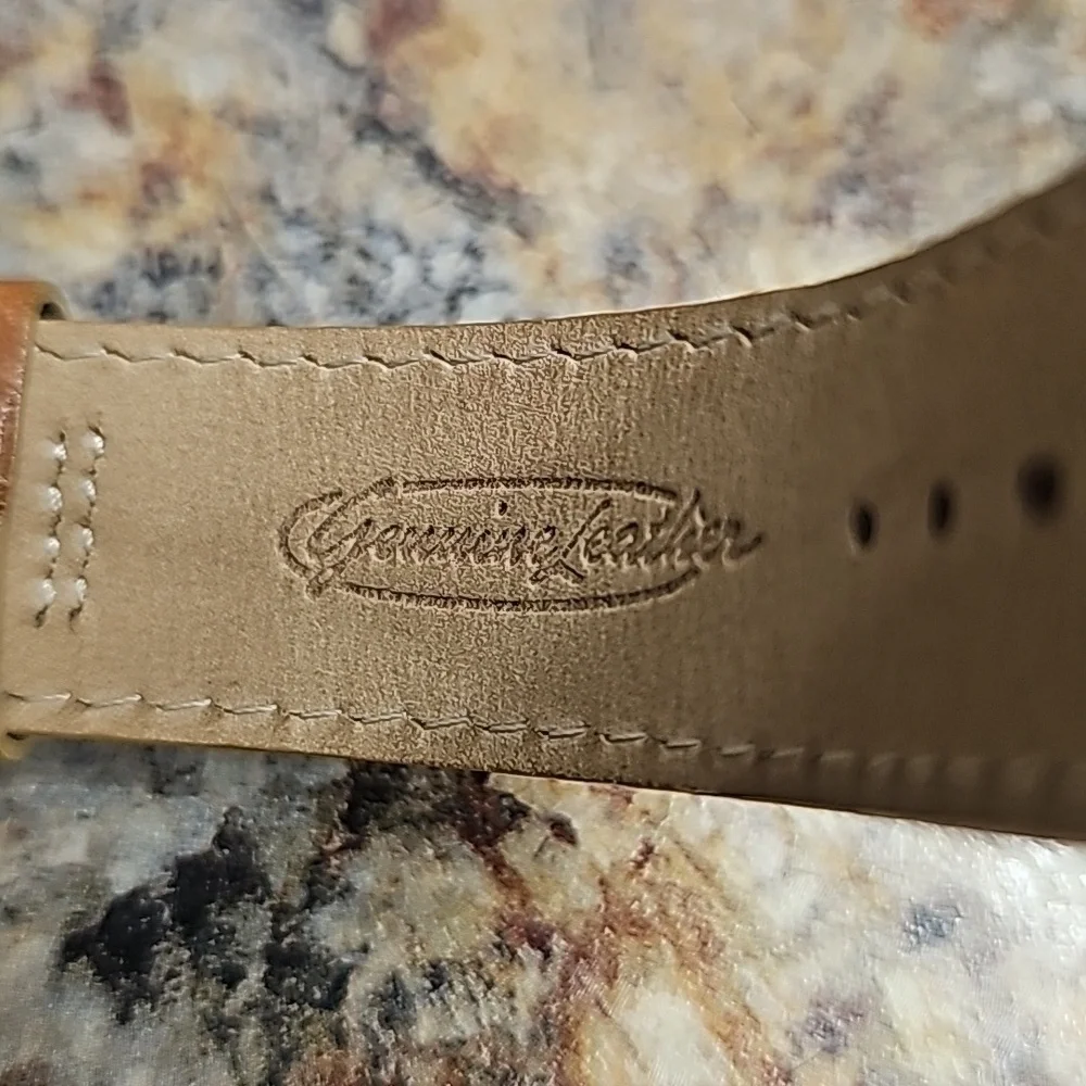 Fossil leather 